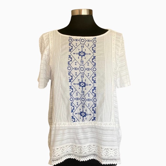 Lucky Brand Tops - Lucky Brand White Short Sleeve Top w/ Blue Embroidery Size Large Lace Trim EUC